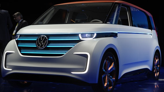 VW zeigt auf der CES 2016 in Las Vegas neue Elektro-Autos © NDR Foto: Andrej Sokolow